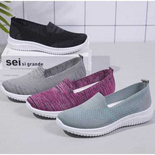 Dasgaus Women's Slip-ons
