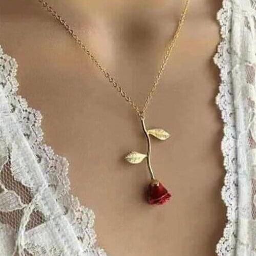 Retro Simple Rose Flower Pendant Charm Party Red Rose Necklace Female Accessories Banquet Jewelry Girlfriend Gift New Fashion