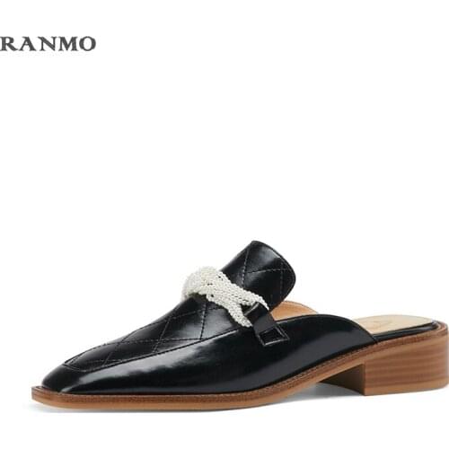 2021 New Womens Shoes Square Toe Fashion Beaded Slippers Slippers Flat Heels Party Shoes Ladies Leather Slippers Luxury Shoes