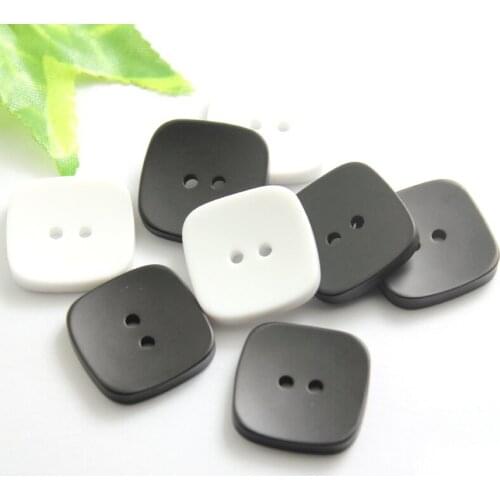 100PCS 2 Holes Square Buttons for Clothing Coat Craft Plastic Sewing Resin Button Baby Kids Suit Garments 20mm 25mm Needlework