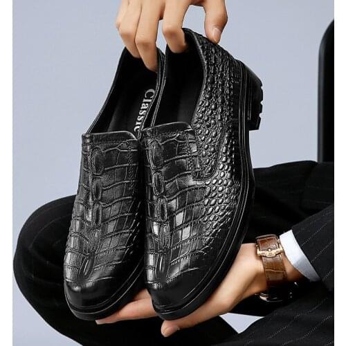 Moccasins Men Loafers slip on High Quality Leather Shoes Men outdoor breathable Flats Driving Shoes Wedding Party Dress Shoes