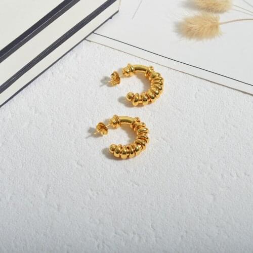 Spring shape sliding small hoop earrings new C-shaped net red earrings