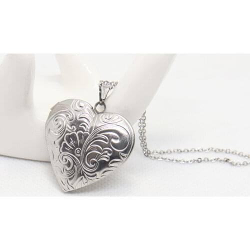 1pc Carved Designs Heart Photo Frame Pendant Necklace Stainless Steel Charms Locket Necklaces Women Men Fashion Memorial Jewelry