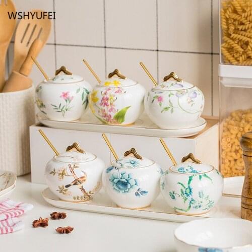 Creative Luxury Ceramic Sealed Storage Seasoning jar With lid Chili Pepper Storage bottle Container Bottle Kitchen supplies