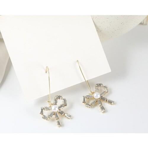 Glamour Fashion Earrings Temperament Korean Version Of The New Simple Super Flash Crystal Bow Female Face Thin Earrings