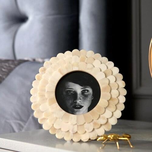 Modern Stitching White Cow Bone Craft Photo Frame Creative Round Petal Shape 6 Inche Picture Frames Birthday Gift marco de fotos
