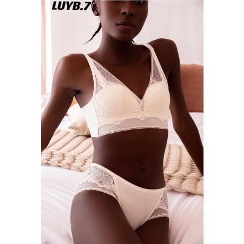 Silk NoWire Floral Lace Bras for Women Sexy Lingerie Beauty Back Deep V Bralette Wire Free Thin Underwear Push Up Bra Female Bra