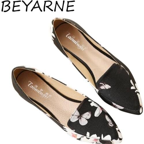 BEYARNEShoes woman leather loafers ethnic pointed toe causal shoes breathable sewing totem flower slip-on shoes plus size 34-43