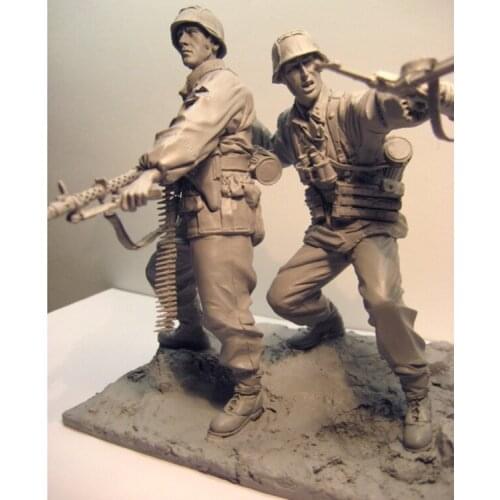 1/16 Resin kit Model figure GK Soldier, East Front, Military theme of World War II, Uncoated No colour