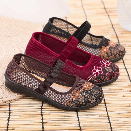 Summer Old Beijing Cloth Shoes Mom Chinese Style Embroidered Cloth Shoes Women Soft Bottom Mesh Breathable Casual Shoes Sandals