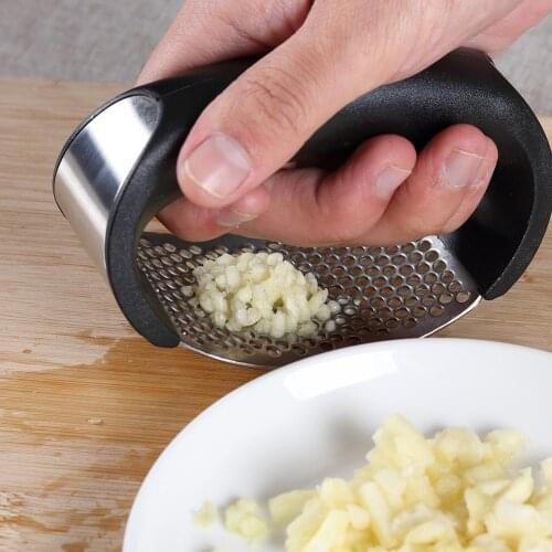 Garlic Presser Curved Garlic Grinding Slicer Chopper Stainless Steel Garlic BBQ Cooking Gadgets Tool Kitchen Accessories