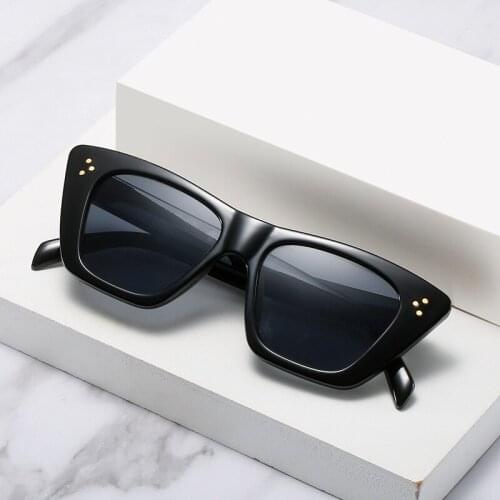 Luxury Brand Designer Cat Eye Sunglasses Women Fashion Vintage Popular Travel Rivet Square Sun Glasses Sexy Ladies Shades UV400