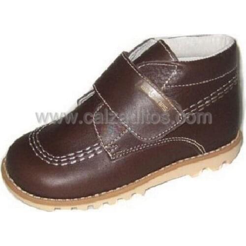 Halley boots in brown leather, from Andanines. Type Kickers