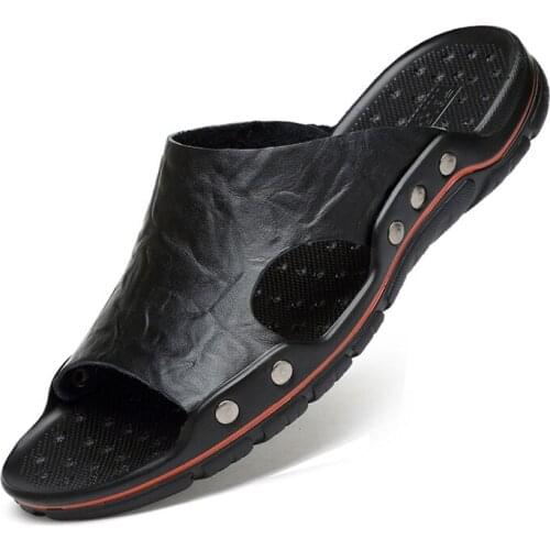 New Summer Lightweight Mens Slippers Rivet Fixed Mens Walking Casual Shoes Comfort Breathable Mens Outdoor Leather Sandals