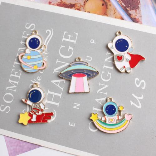 DIY Jewelry Findings 50pcs Gold Tone Oil Drop Cute Astronaut Spaceman Necklace Pendants Enamel Alloy Bracelet Earring Charms