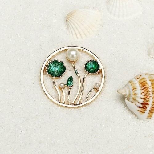 New Imitation Pearl Hollow Brooches Green Flower Alloy Pin Brooch Women Scarf Clothing Decoration Party Jewelry In Clothes