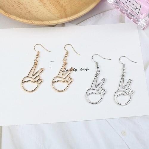 New Creative Victory Gesture Pendant Earrings For Women Girls Simple Hollow Metal Palm Dangling Earrings Personallized Jewelry
