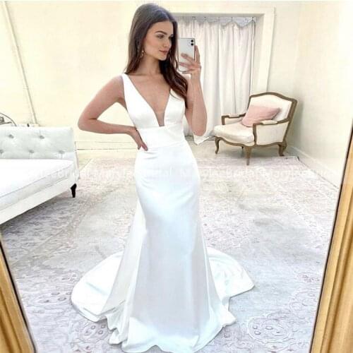 Simple Mermaid Satin Wedding Dresses White V-neck Sweep Train Bridal Dresses Sleeveless Classic Wedding Gowns Vestido De Noiva
