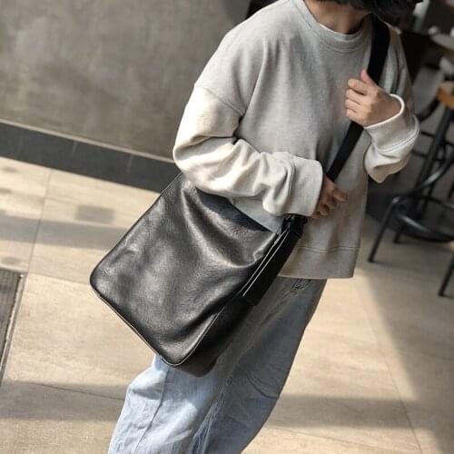 Han Edition Temperament Leather Wide Lead Layer Cowhide Large Capacity Leisure Women Bucket Bagretro Solid Color Shoulder Bags