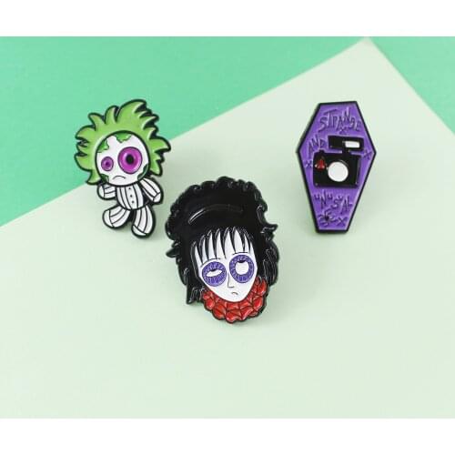 Creative Funny Thriller Badge Green-haired Witch Black Clown Strange Purple Camera Halloween Bag Collar Festival Accessories