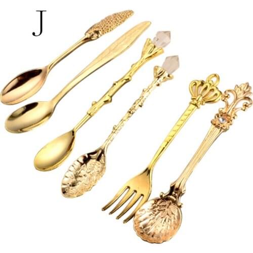 6pcs/set Vintage Spoon Fork Mini Royal Style Metal Gold Carved Coffee Snacks Fruit Prikkers Dessert Fork Kitchen Tools Teaspoon