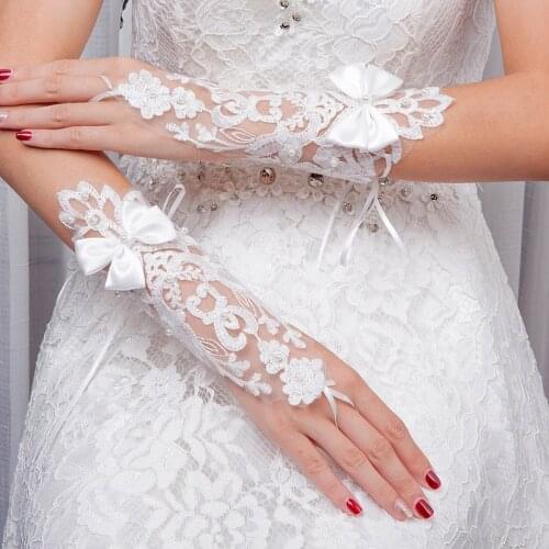 Womens Fingerless White Lace Gloves Bridal Gloves Short Paragraph Pearls With Bow Bride Gloves Luva De Noiva Wedding Accessories