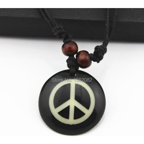 SENHUA! Cool Round Shaped Resin Carving Peace Sign Pendant Necklace Gift MN360