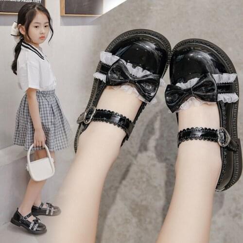 Childrens White Patent Leather Bright Princess Shoes New Girls Lace Flats Wide Head Lace Black Buckles Mary Jane Shoes