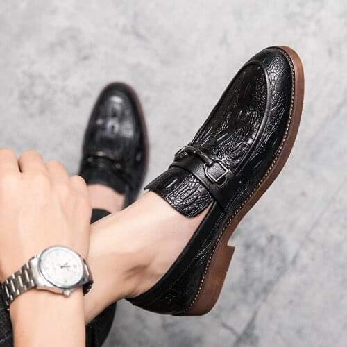 New Men Shoes Fashion Mens Loafers Vintage Casual Leather Slip on Shoes British Style Male Footwear Club Shoes Plus Size 38-47