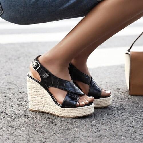 Summer new womens shoes thick bottom sponge cake Roman sandals tide slope sandals female British sexy style