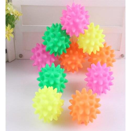 1PCS Random Color Dog Squeaky Toy Creative Interactive Cut Ball Pet Chew Toy Pet Bite Toy Small Ball Toy Pet Bite Sound Toy