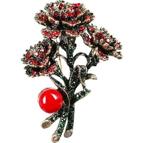 New fashion cartoon cute Christmas New Year crystal animal brooch wholesale Creative Christmas bell brooch wholesale