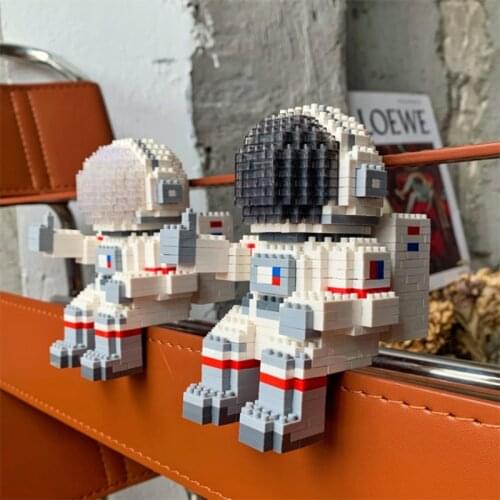 LED Building Blocks Space Station Moon Astronaut Figure Small Bricks Toys Luminous Astronaut Puzzles for Childrens Day Gifts