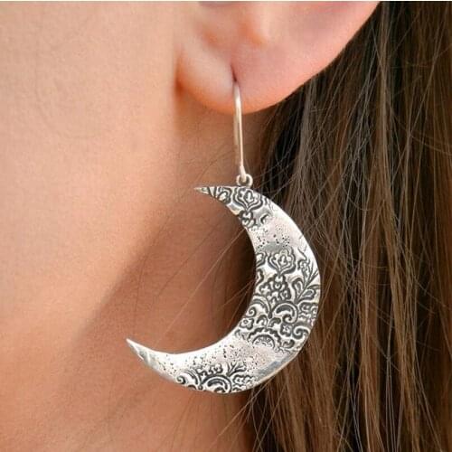 Korean Fashion European and American Vintage Hollowed Crescent Earrings Bohemian Vintage Carved Crescent Earrings for Women