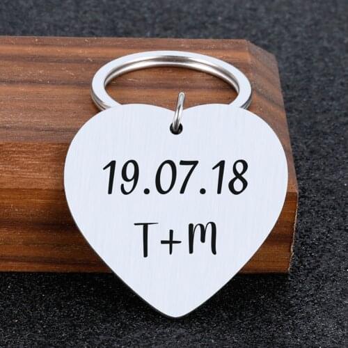 Fashion Keychain Custom Engraved Name Initial Letters and Date for Couples Boyfriend Valentine Gifts Jewelry Men Women Keyring