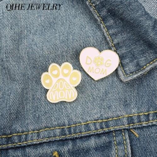 Toe Beans Pin Pink White Metal Heart and Paw Feet Print Enamel Pins Brooches for Dog Mom Bag Hat Accessories Pet Animal Jewelry