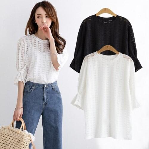 Five-point sleeve hollow lace shirt female summer thin section trumpet sleeve loose T-shirt was thin and versatile top