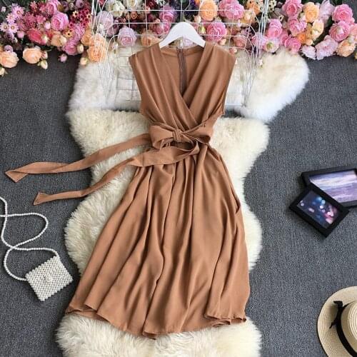 2021 Summer Sexy Sleeveless Tank Women Dress Fashion V Neck Lace Up Waist Solid Color Chiffon Beach Dress Midi Female Robes M476