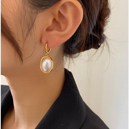 Trendy Gold Color Pearl Ellipse Pendant Titanium Steel Earrings Classic Stainless Steel Ear Buckle for Women Jewelry Accessories
