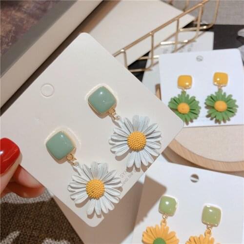 Korean New Zinc Alloy Enamel Daisy Flower Dangle Earring Luxury Long Drop Earrings for Women Girl Fashion Jewelry