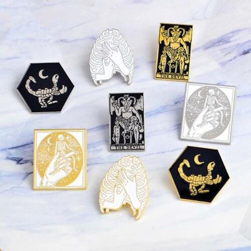 Hot Personality Retro Skull Enamel Pins Skeleton Bone Chest Rib Witch Brooch Jewelry Scorpion Brooches Accessories Collar Badges