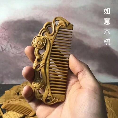 Artesanía fina boj tallado. Patrón creativo tallado en boj peine para el pelo. Belleza