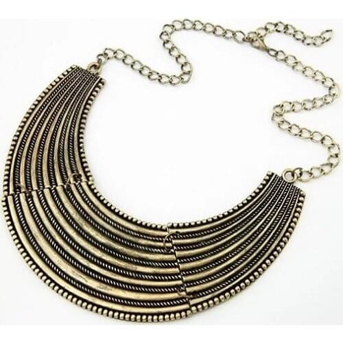 European And American Fashion Hot-selling Retro Style Punk Crescent-shaped Punk Striped Stand Collar Necklace Ladies Wild Temper