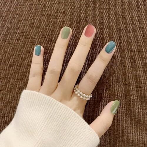 Short False Nails with Glue Candy Jumping Color Fake Nails Dark Green Nail Art Decoration Nail Art Tools for Cute Girls
