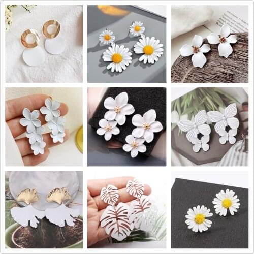 Pure White Color Daisy Butterfly Flower Dangle Earrings for Women New Summer Korean Orecchino Creative Romantic Wedding Jewelry