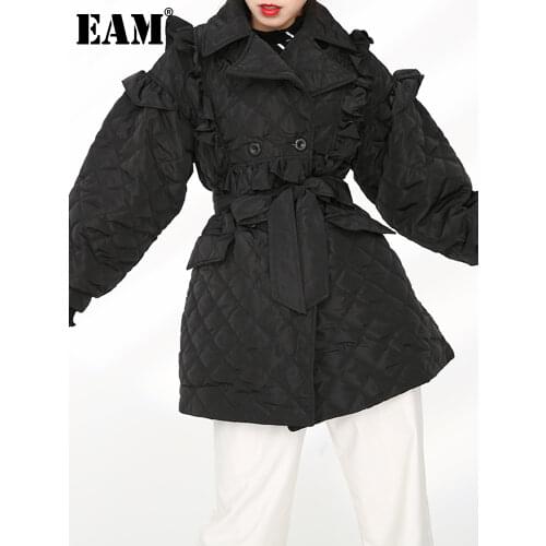 [EAM] Black Ruffles Bandage Cotton-padded Coat Long Sleeve Loose Fit Women Parkas Fashion Tide New Autumn Winter 2021 1DD216101