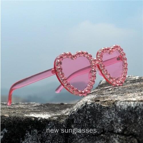 Cat Sunglasses Women Brand Designer Luxury Rhinestone Heart Shaped Pink Sunglasses Oversized Cat Sun Glasses Lady Gradient NX