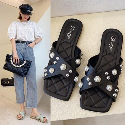 2021 New Arrive Women Flat Heels Anti Skid Summer Slippers Fashion Pearl Rivets Cross Strap Woman Sildes Sandals Design Ladies