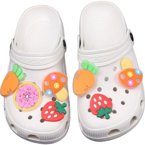 Hole Slippers Shoe Buckle Anime Cute Chars Croc Jibz Decoration Designer Lemon Mushrooms Accesoire Garden Shoe Decoration Gift