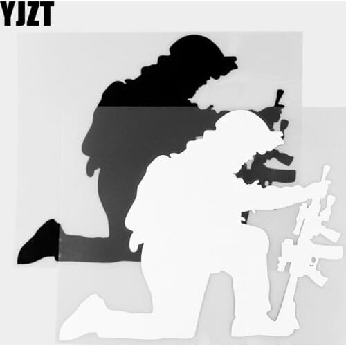 YJZT 14.1×16.0CM Soldiers Kneel Down With Guns Car Stickers Personalized Vinyl Decal Weapon Pattern Decoration 20C-0292